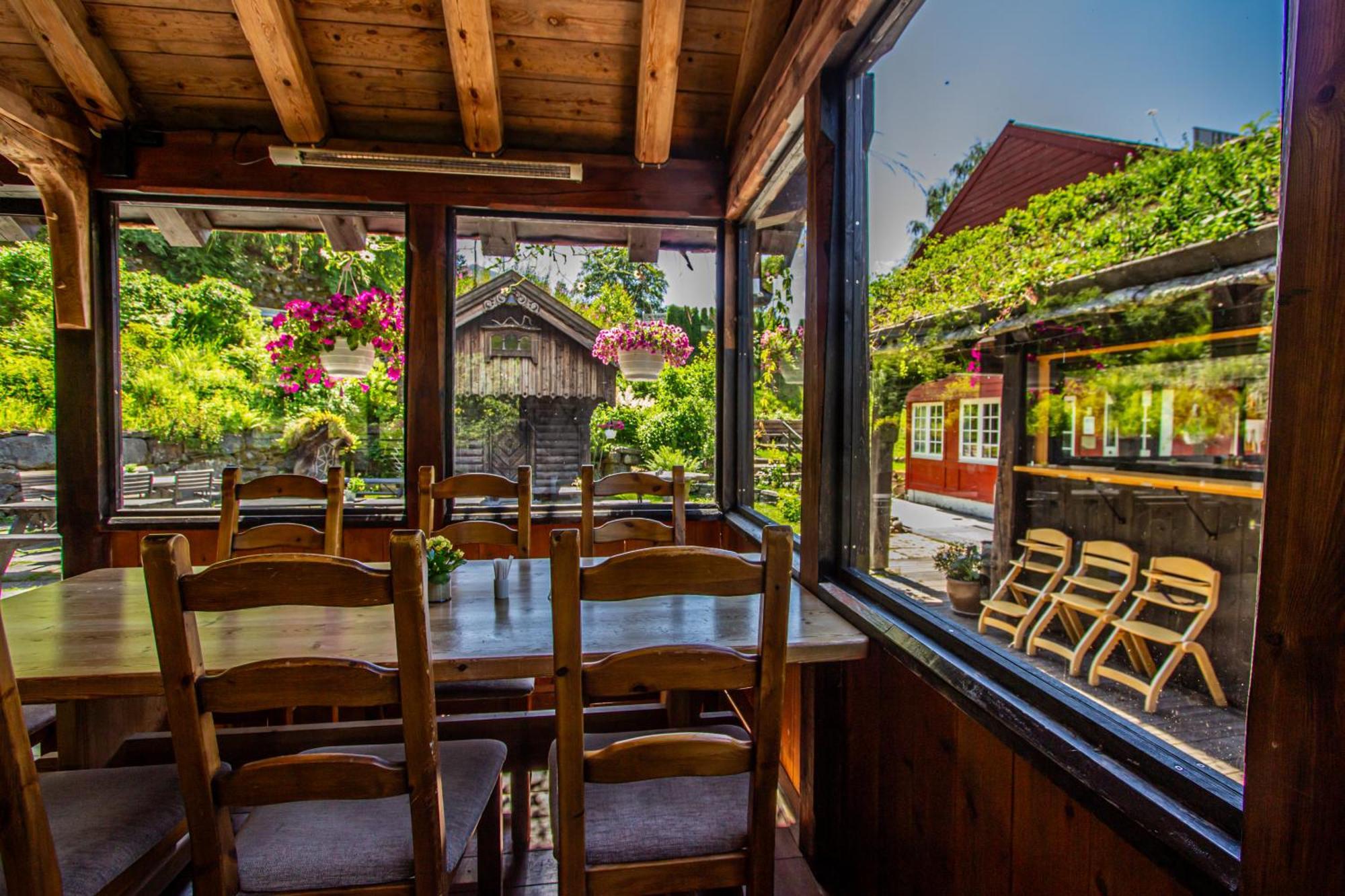 Hostel Ullensvang Gjesteheim *
