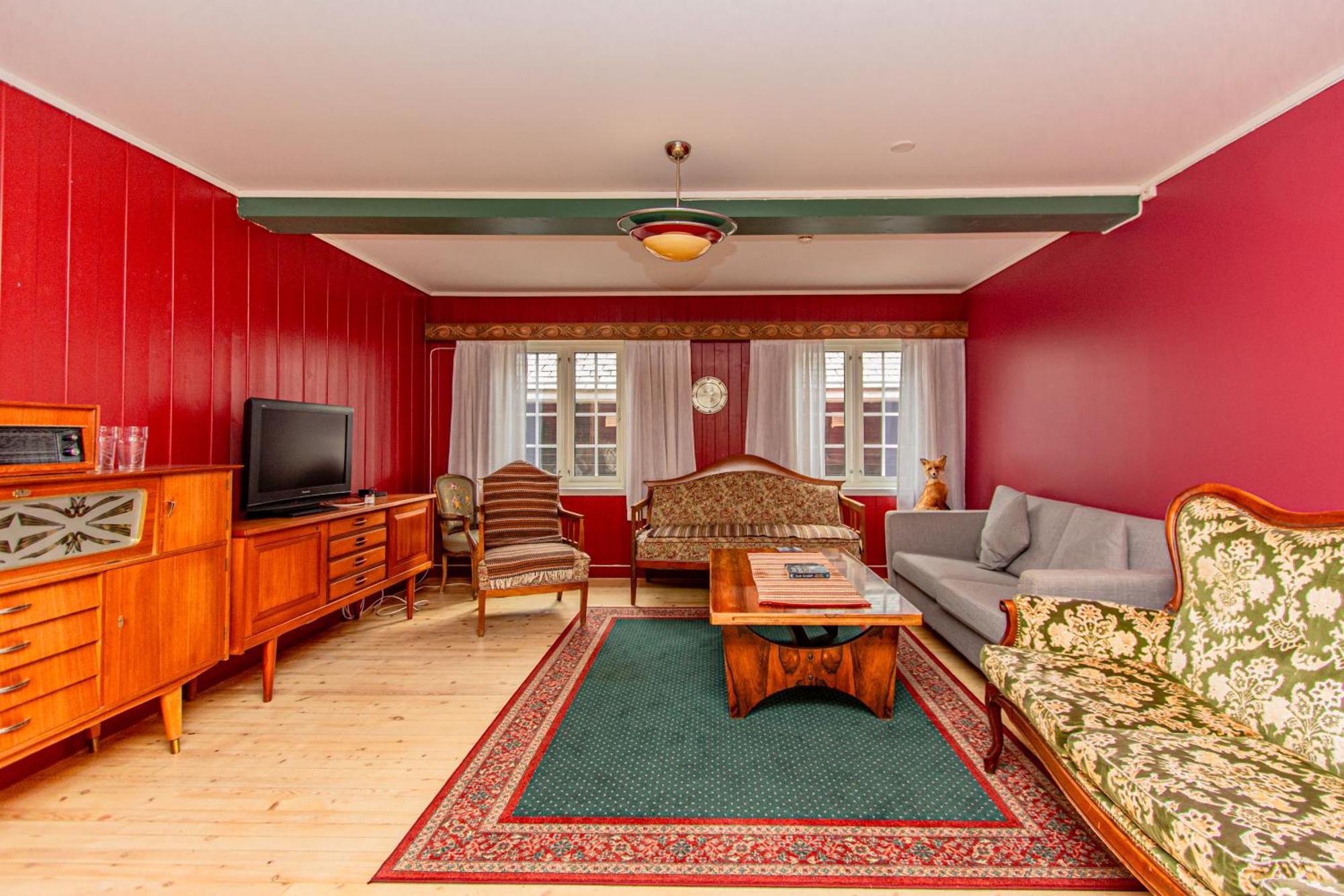 Ullensvang Gjesteheim Hostel Lofthus
